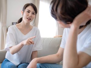 ケンカをする夫婦